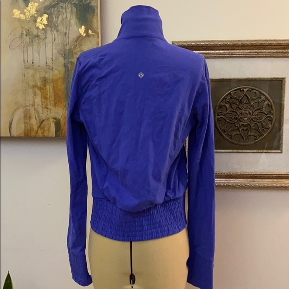 Lululemon high neck sports jacket, size 6 - Picture 3 of 7